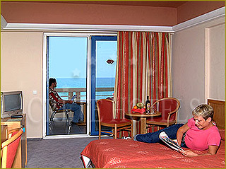 Pearl Beach Hotel Guestroom